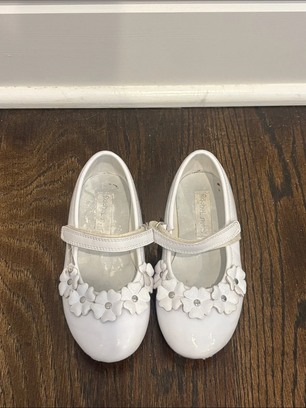 Rachel Shoes Girls White Patent Mary Jane Dress Shoes with Floral Trim Size 10